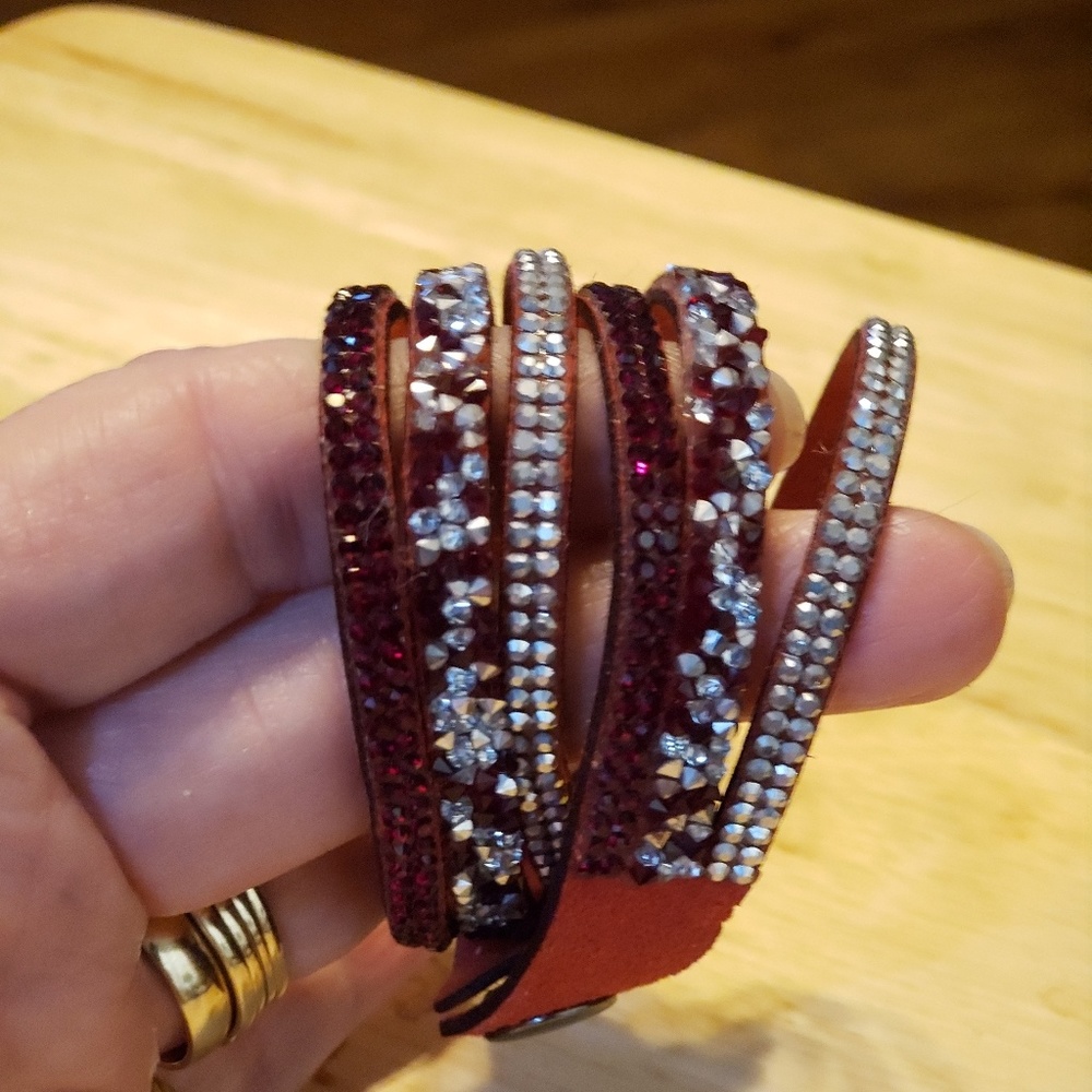 Sparkling 3red strap bracelet